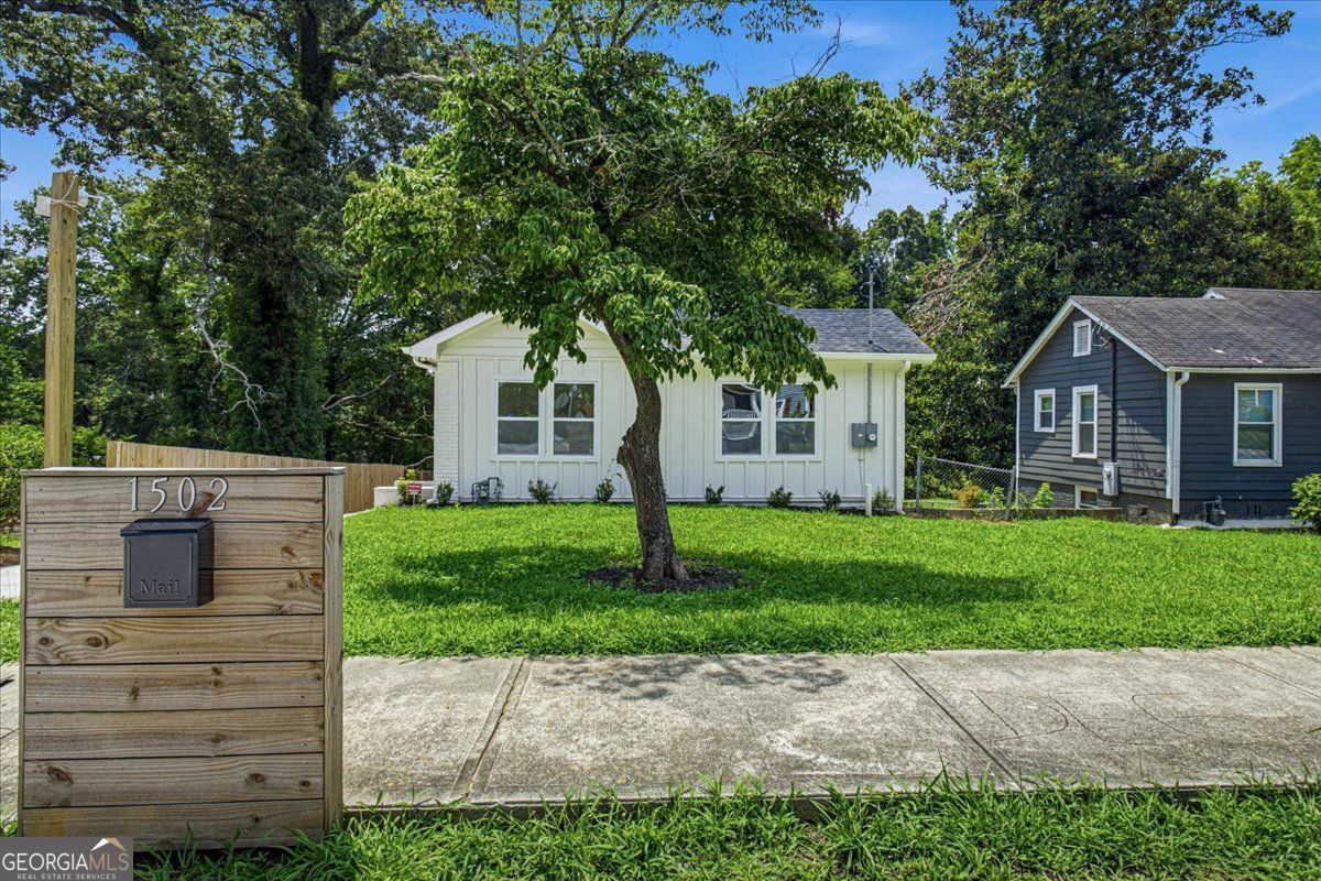 1502 Venetian DR SW