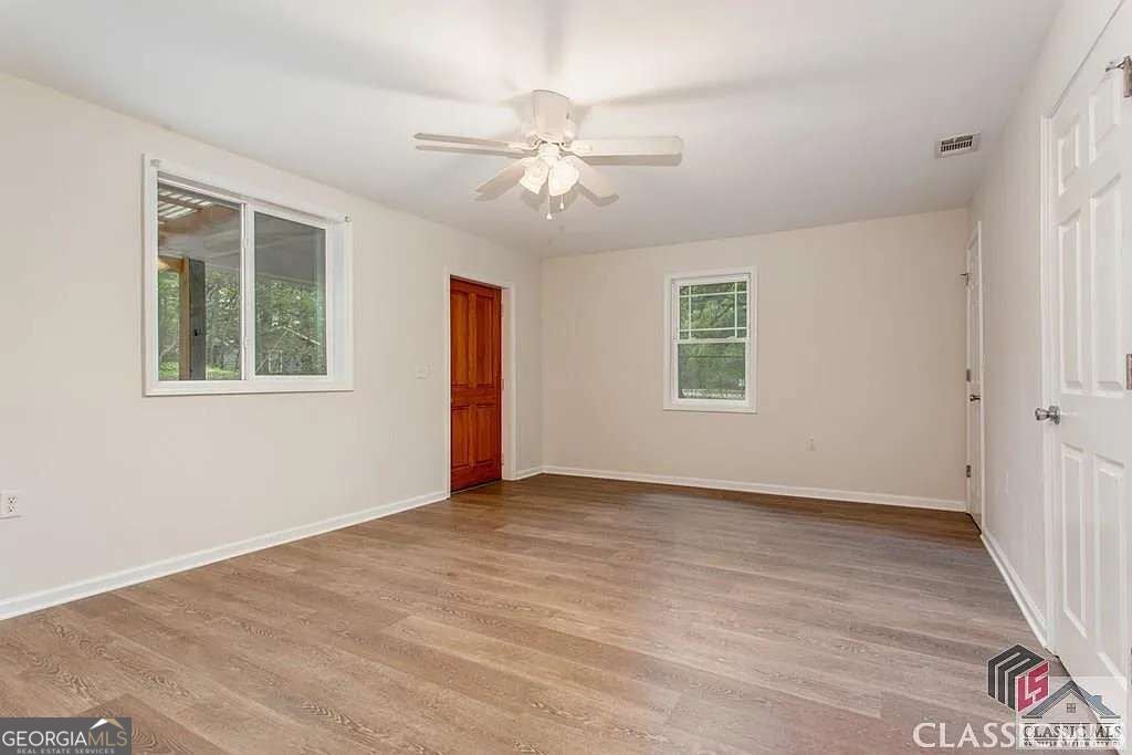 130 Woody LN