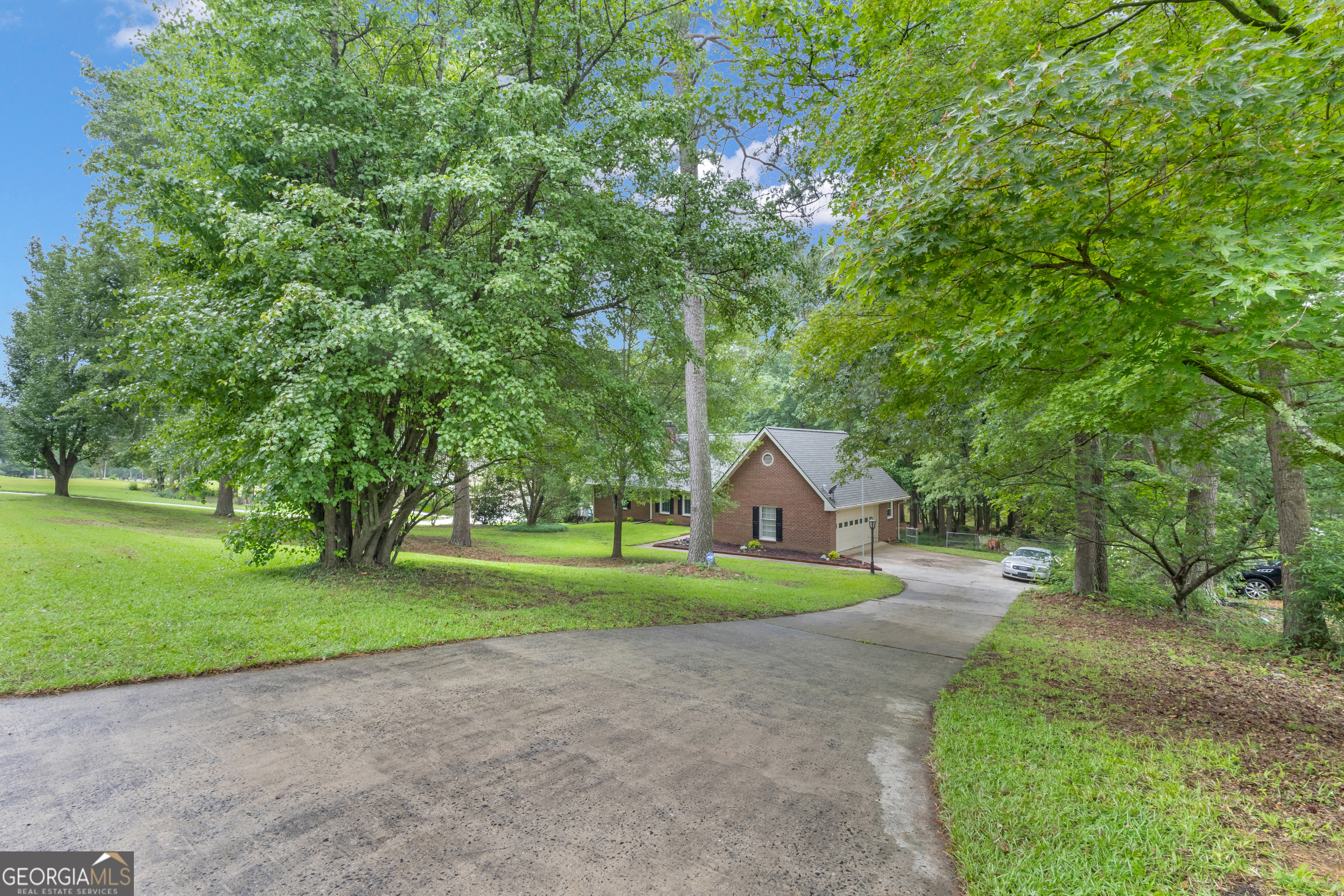 190 Willow Lake LN