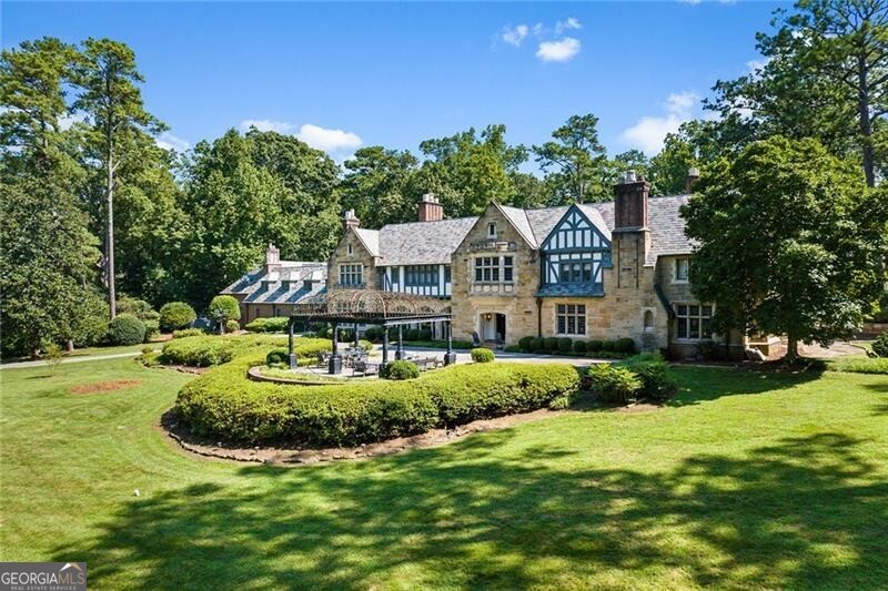 Tuxedo Park - Residential