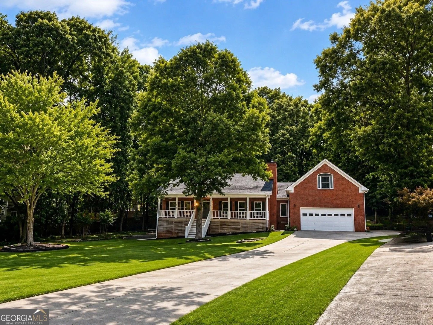 1305 Fontainebleau Court NE