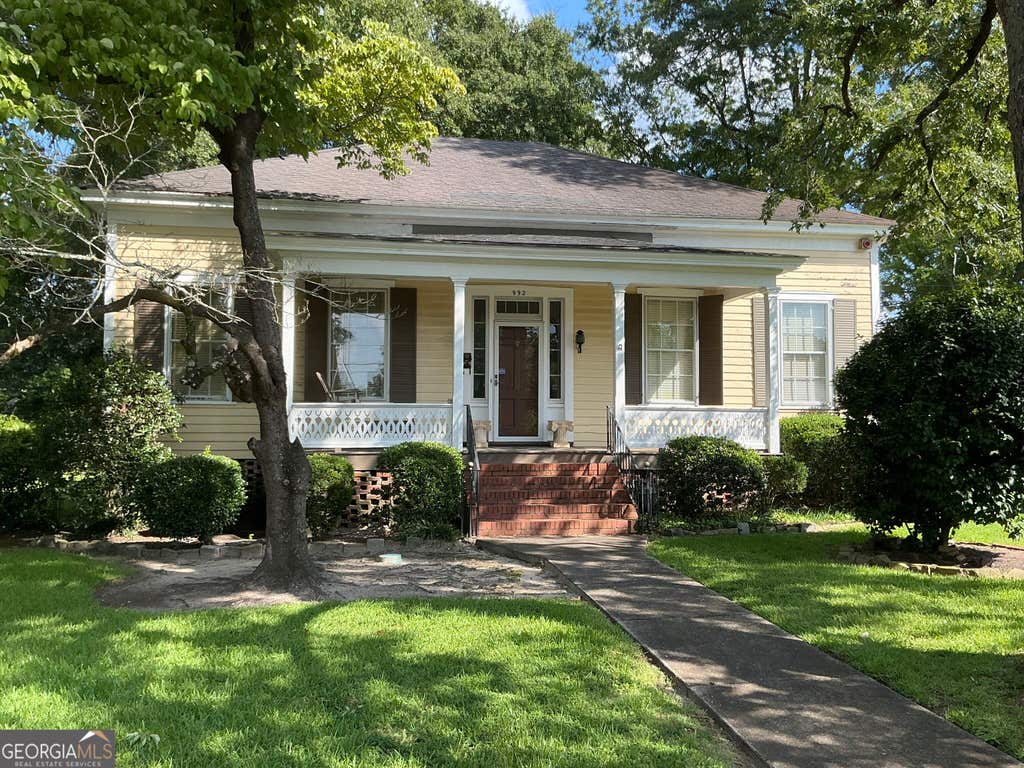 Photo of 992 Tattnall Street, Macon, GA 31201 (MLS # 10830178)