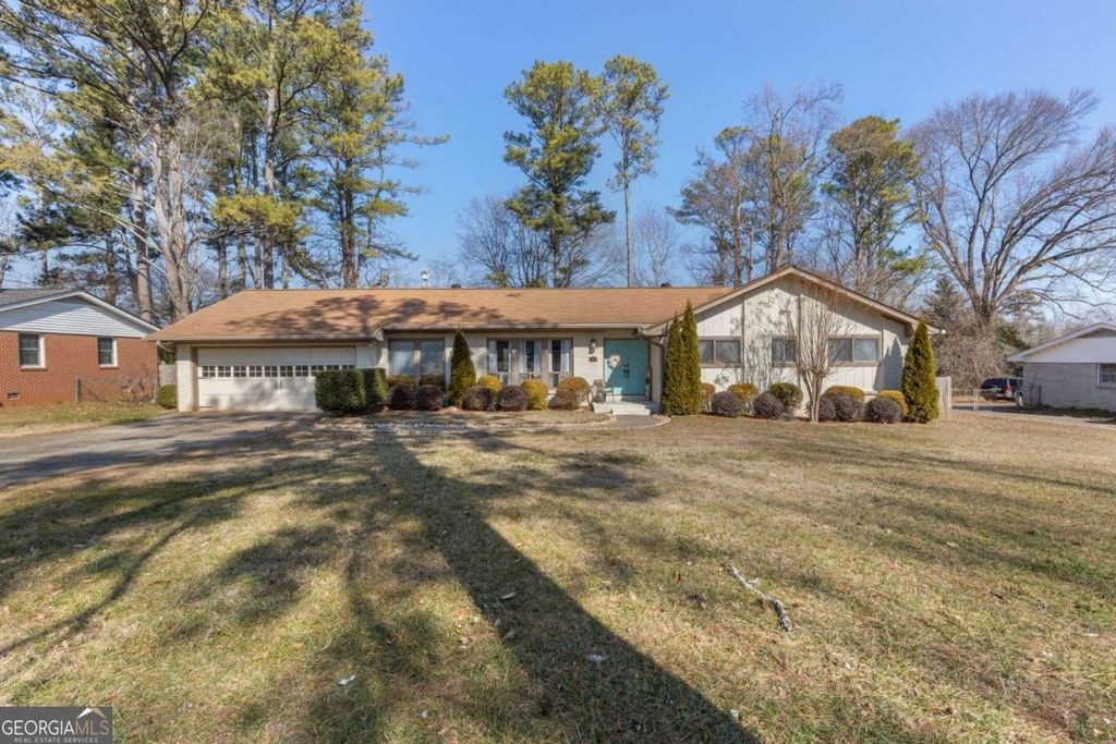 Photo of 1721 Sierra Drive, Marietta, GA 30062 (MLS # 10694947)