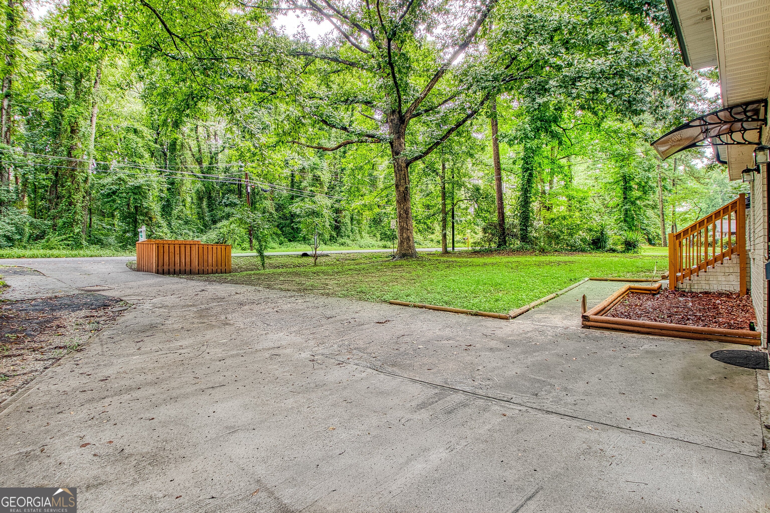 762 Maple DR