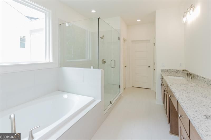 Gainesville, Georgia 30506, United States, 5 Bedrooms Bedrooms, ,5 BathroomsBathrooms,Residential,Active,222640