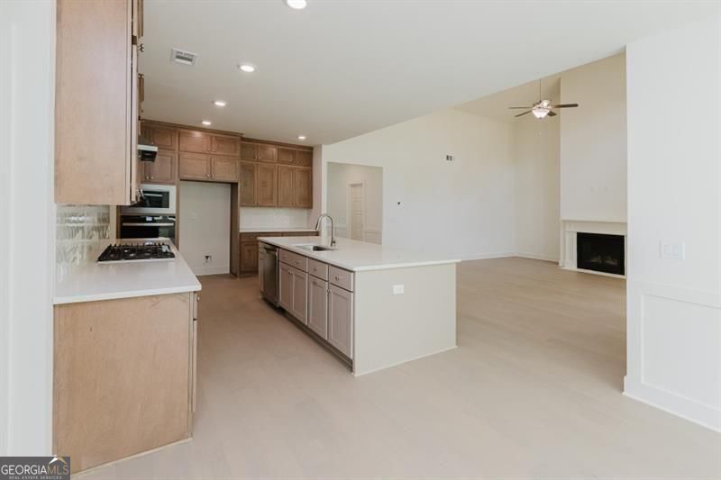 Gainesville, Georgia 30506, United States, 5 Bedrooms Bedrooms, ,5 BathroomsBathrooms,Residential,Active,222640