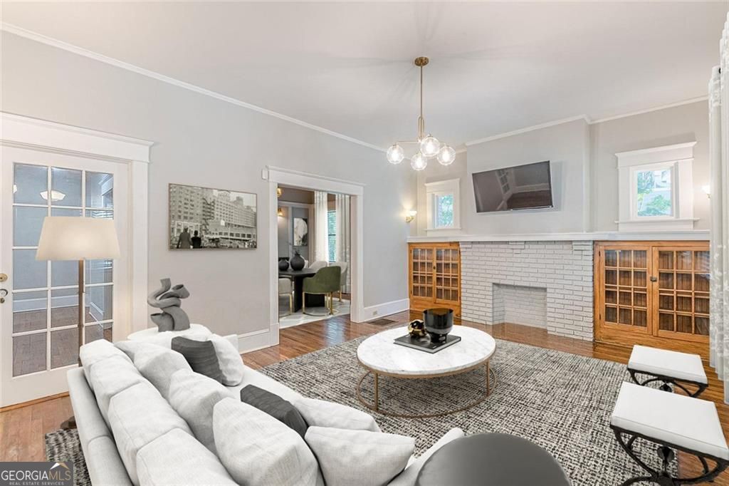 537 Winton TER NE