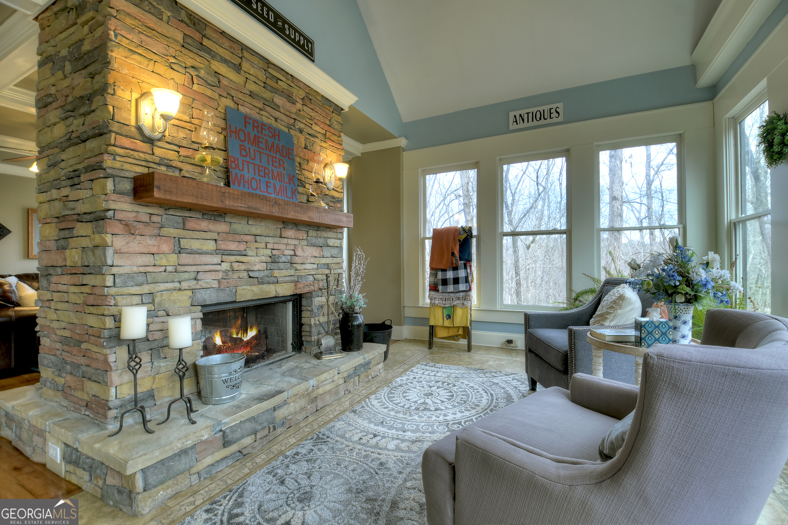 136 Lumber Oaks LN