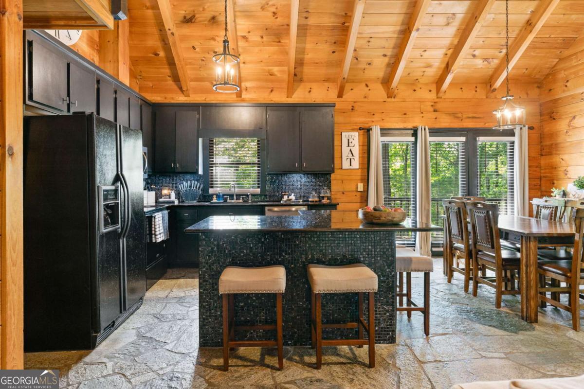 155 W Rock Creek DR