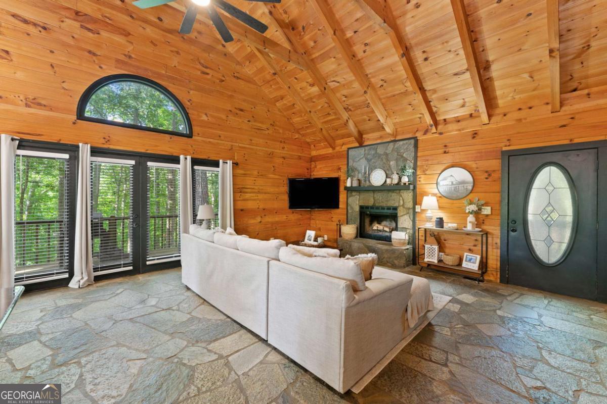 155 W Rock Creek DR