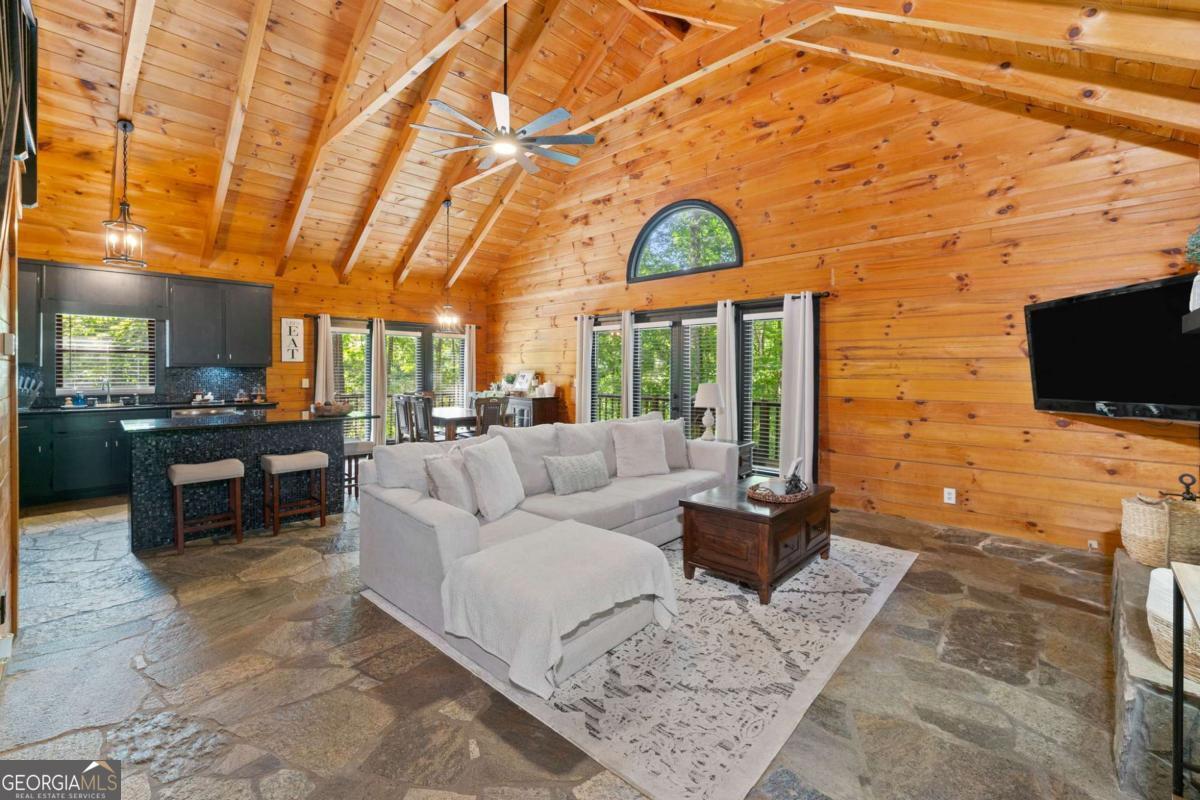 155 W Rock Creek DR