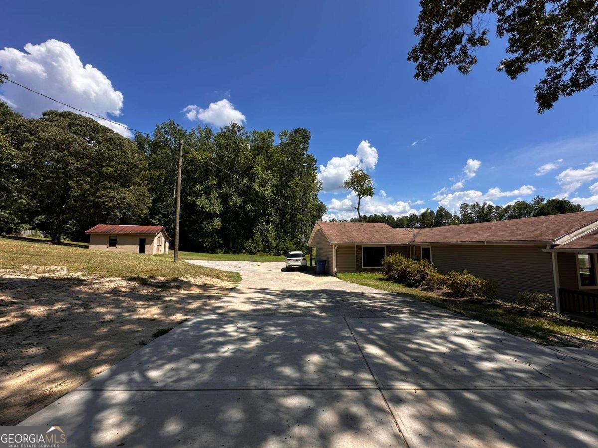Are you looking for the perfect home for your family? This beautiful property at 3332 Fence Road, Dacula, Georgia 30019 has it all: spacious and inviting living areas, a large yard perfect for kids to play and enjoy the outdoors, comfortable bedrooms for the rest your family to rest, and a modern kitchen designed to create unforgettable moments together. Imagine waking up every day in a home filled with peace, privacy, and comfort. Make your family's dream home a reality-contact us today for more information or to schedule a visit.
