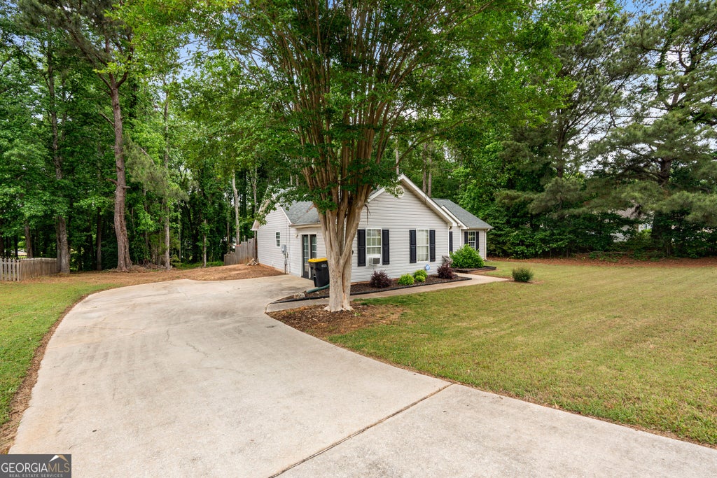 Photo of 185 Hayward Bishop Way, Senoia, GA 30276 (MLS # 10839717)