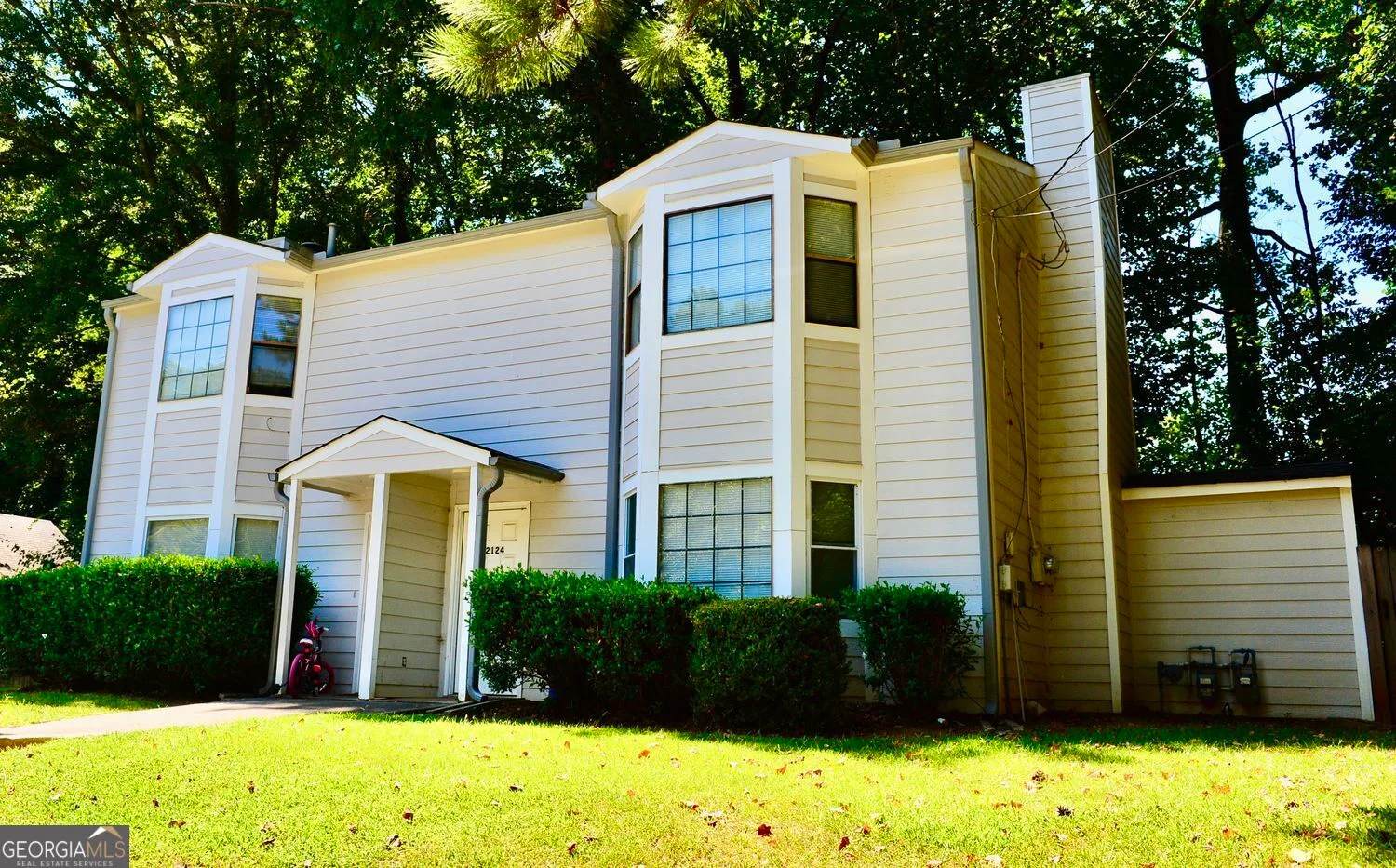 2124 Valley Oaks Drive SE