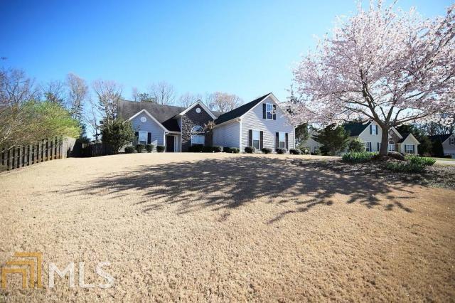 Hard to find stepless ranch situated on a quite street. This home offers a light, open floor plan with upgrades throughout.Kitchen with plenty of cabinet space features custom tile backsplash.Spacious vaulted family room has a two sided fireplace that opens to the sunroom. Great split bedroom plan.Master bedroom opens to large garden bath which has dual vanities,separate shower and custom tile. Patio overlooks wonderful backyard perfect for children/pets.Move in condition shows beautifully.