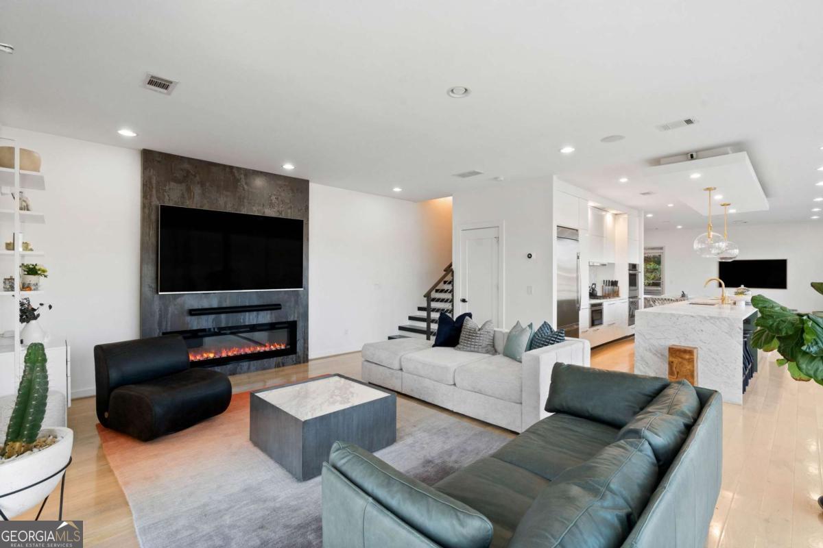 55 Chester AVE SE