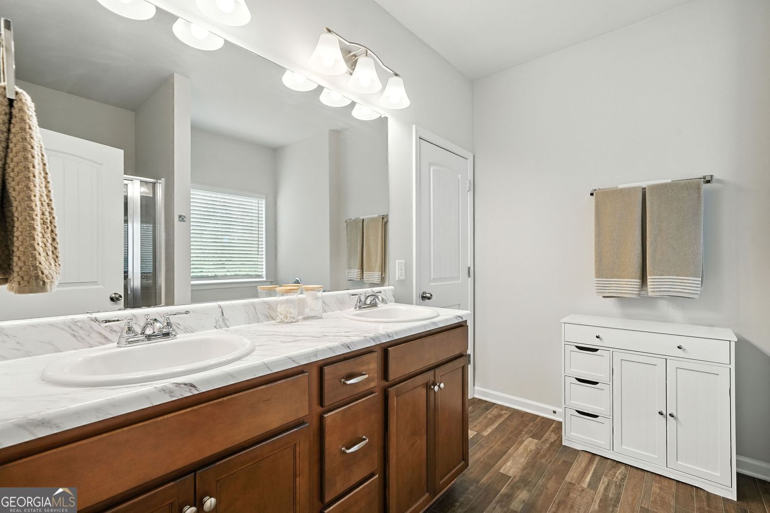 Four Seasons - Residential