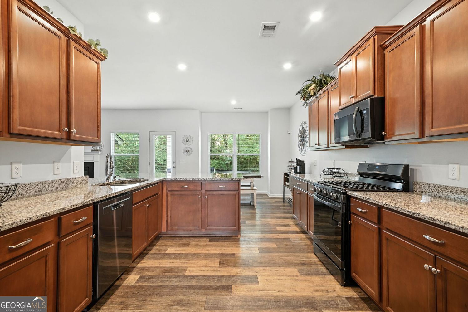 Four Seasons - Residential