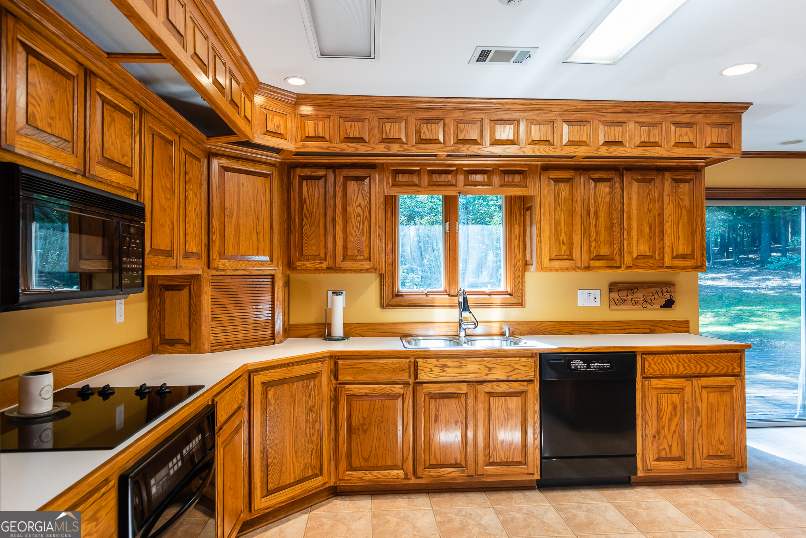 Conyers, Georgia 30094, United States, 3 Bedrooms Bedrooms, ,3 BathroomsBathrooms,Residential,Pending,201245