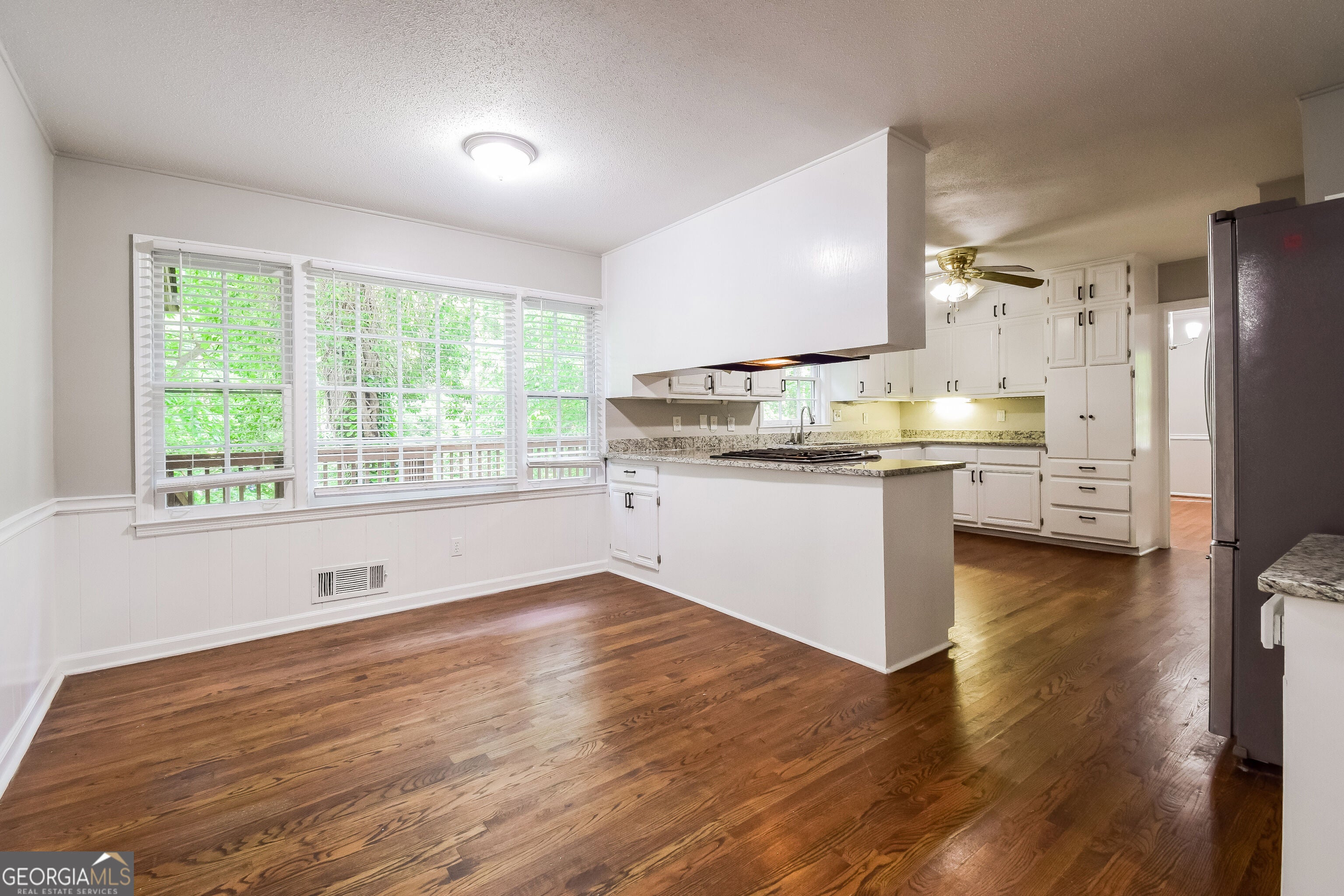 4533 Holliston RD