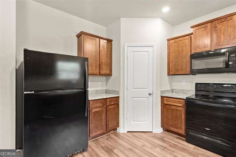 245 Darling LN