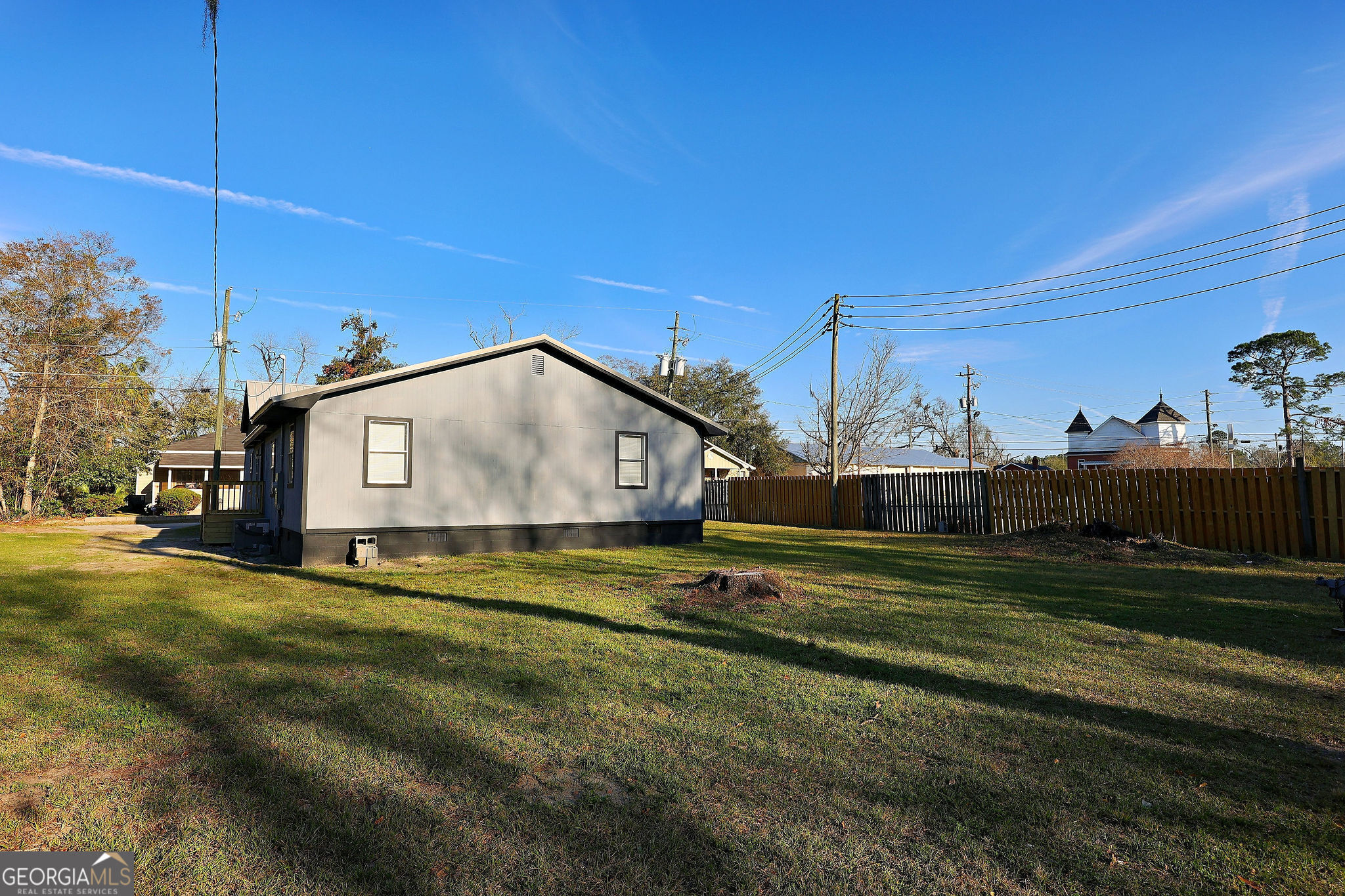 108 Perry LN