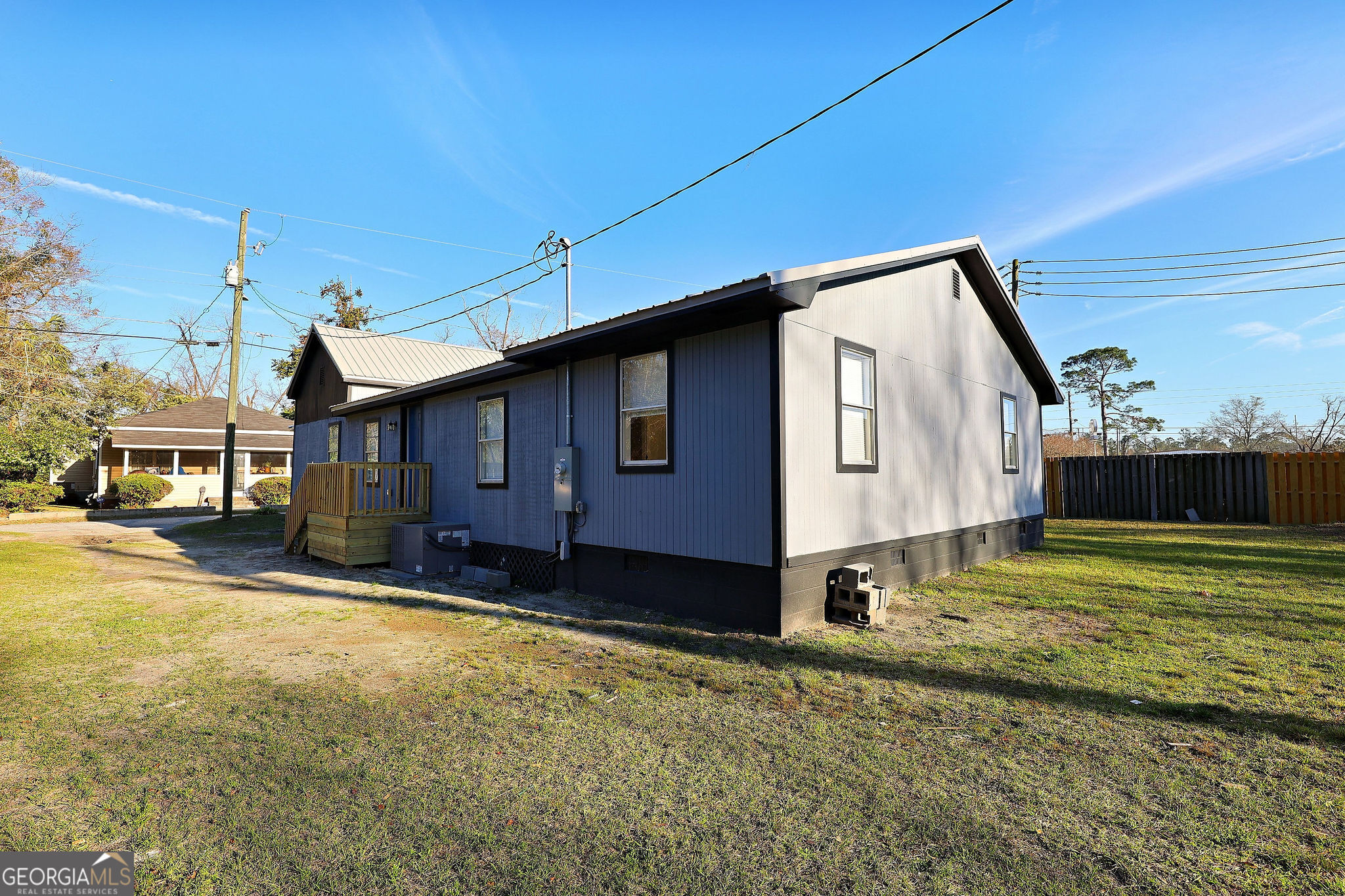 108 Perry LN