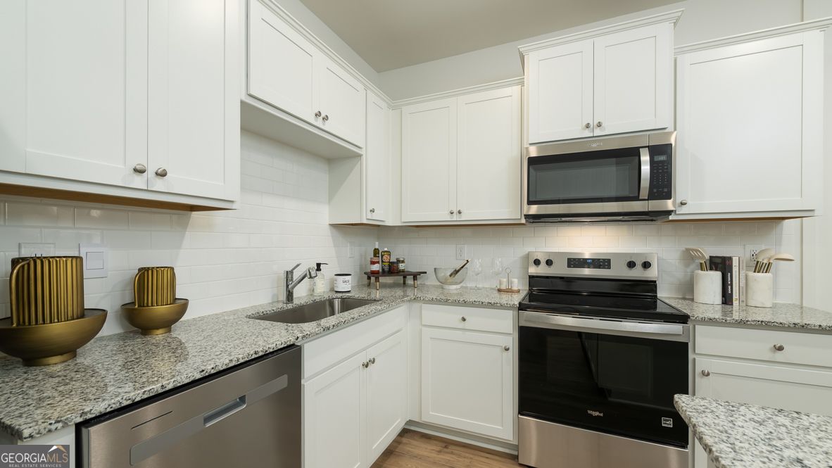 1390 Sweetshrub PL 28