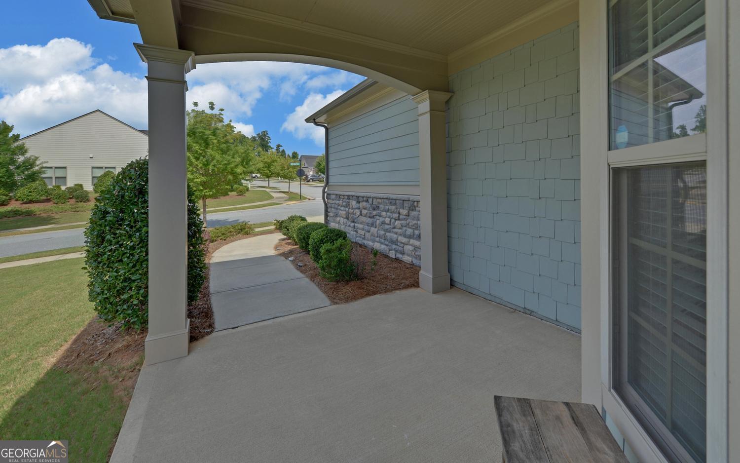 5690 Maple Bluff WAY