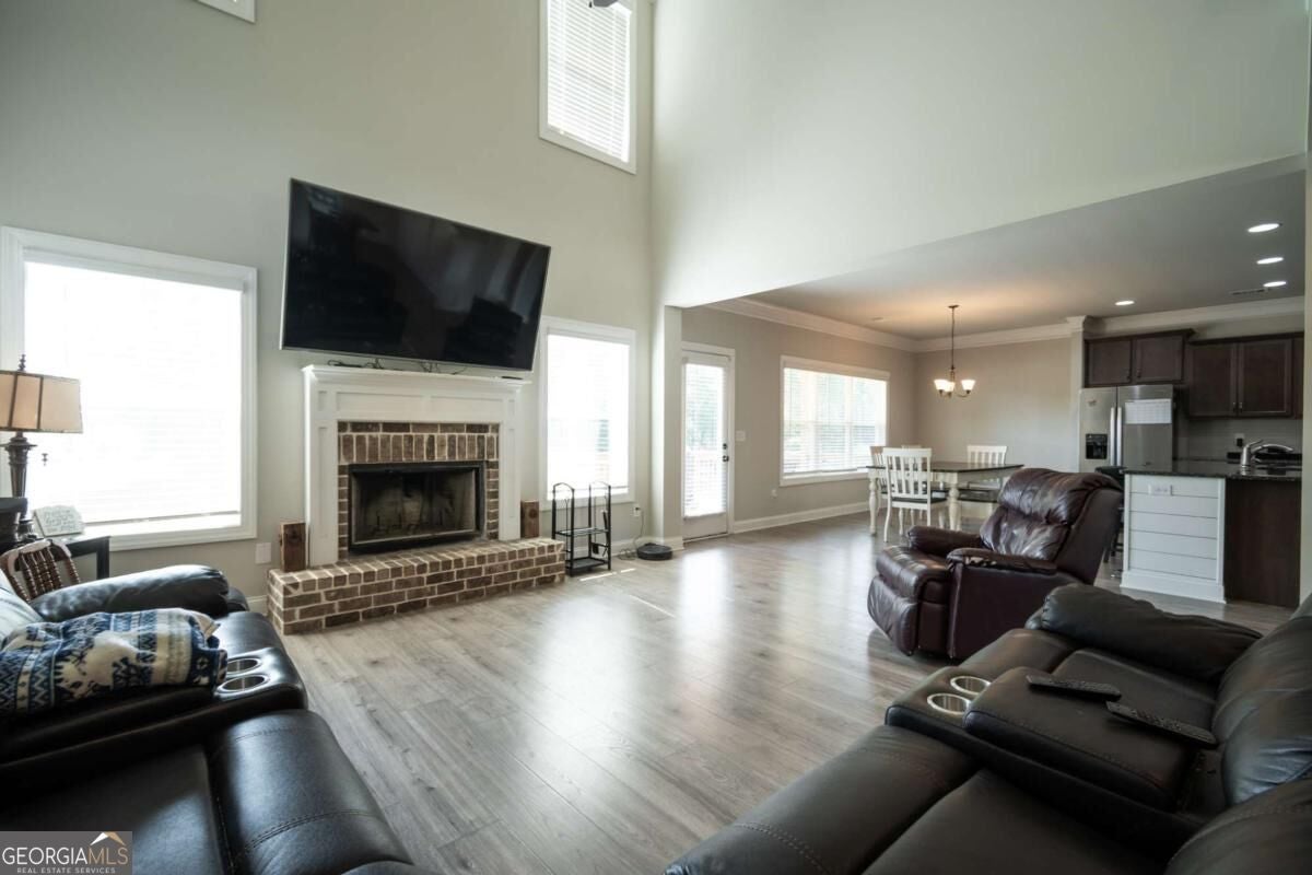 275 Woodbury LN