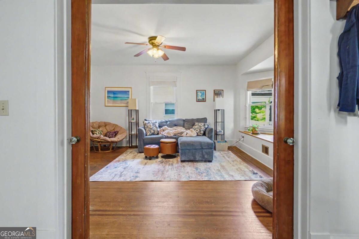 957 Saint Charles AVE NE