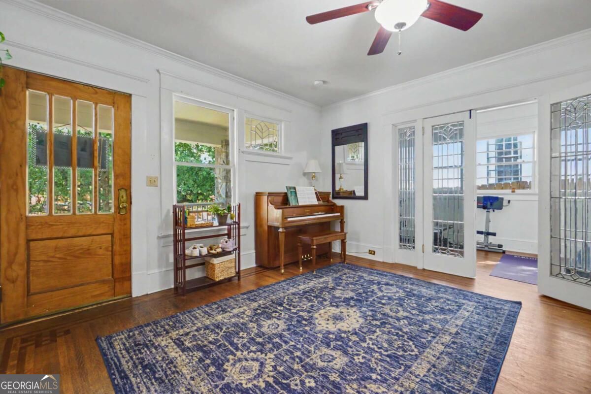 957 Saint Charles AVE NE