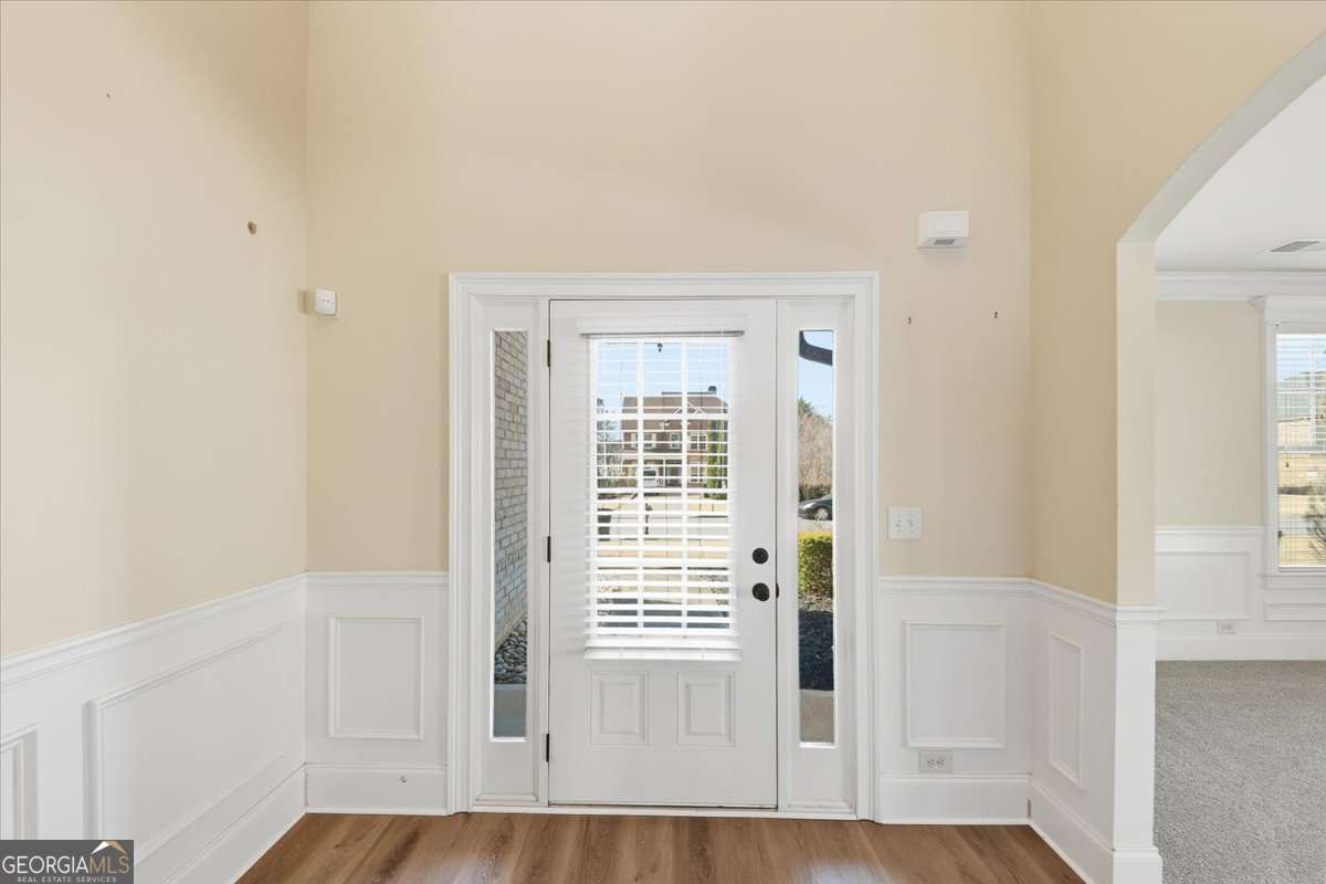 2433 Noelle LN