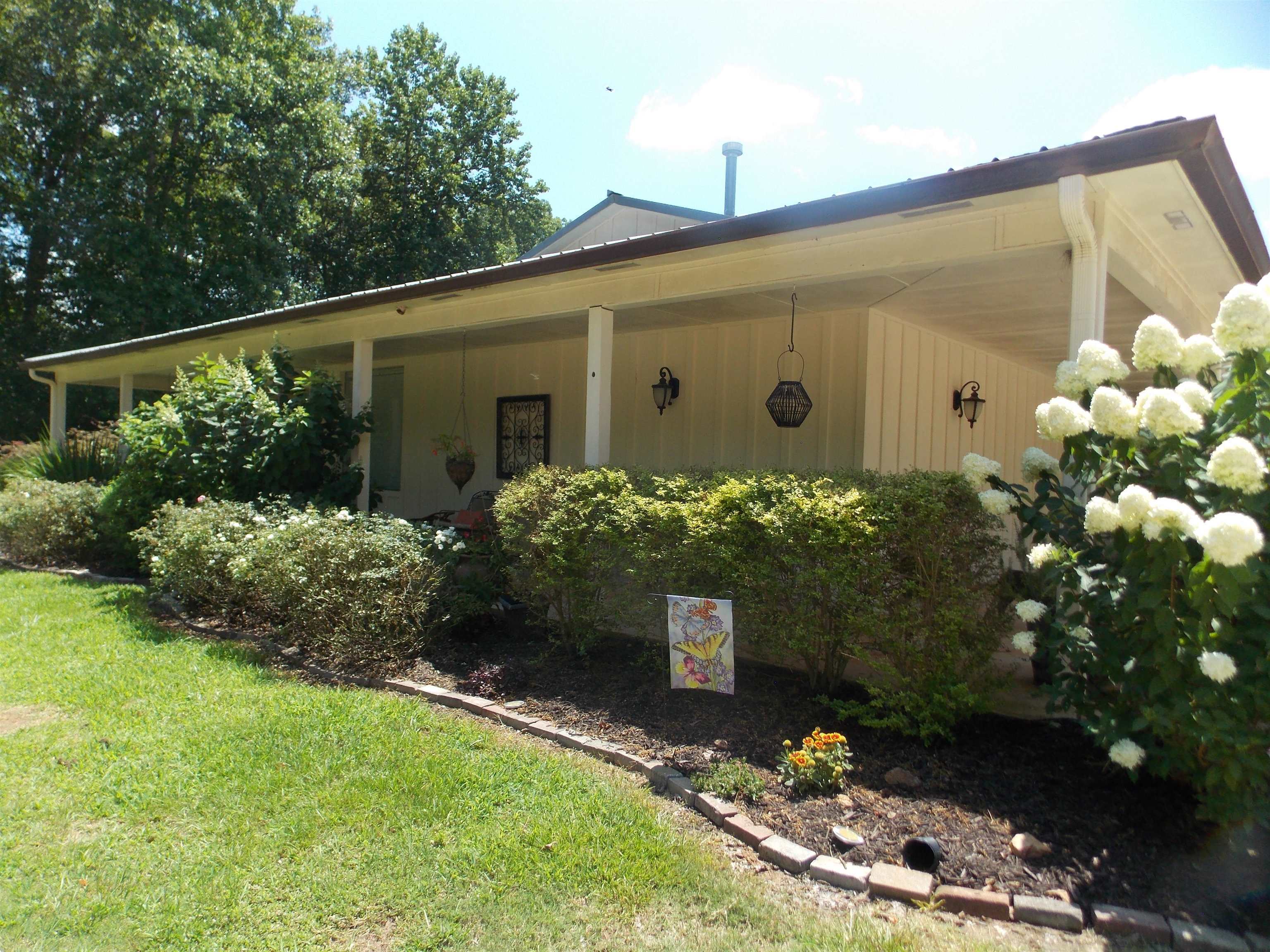 890 Ellis RD