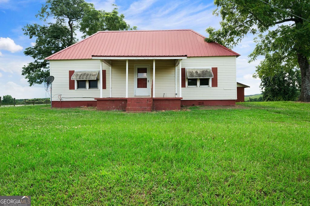 This farmhouse has impeccable views! With 3 bedrooms and 1 bath, it is the perfect fixer upper to live out your small homestead dreams!