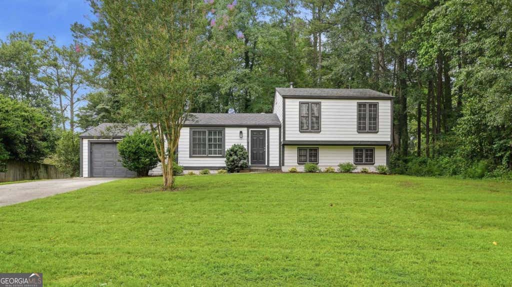 Photo of 3569 Oak Knoll Drive, Marietta, GA 30068 (MLS # 10816135)