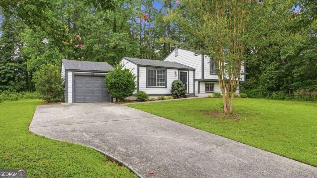 Photo of 3569 Oak Knoll Drive, Marietta, GA 30068 (MLS # 10816135)