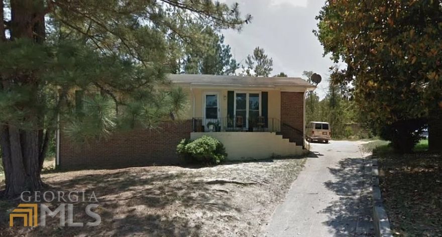 Investors or First Time Home Buyers - 3 Bedroom/1.5 Bathroom single-family home, cul-de-sac. Home is tenant occupied do not disturb tenant.