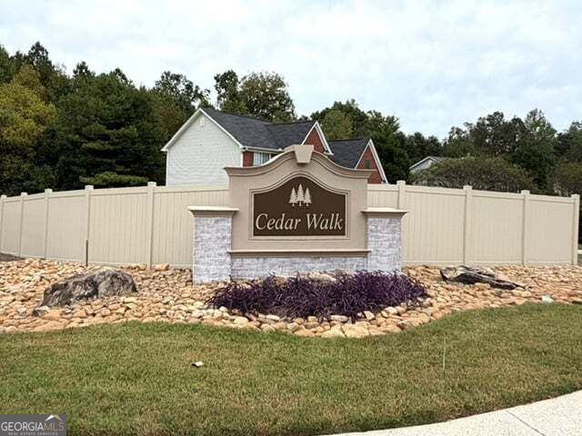 1820 E Cedar Walk LN