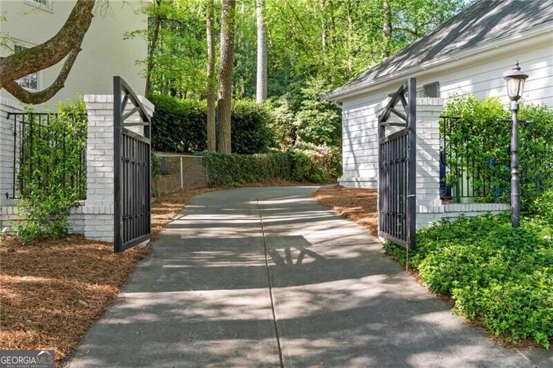 2591 Hyde Manor DR NW