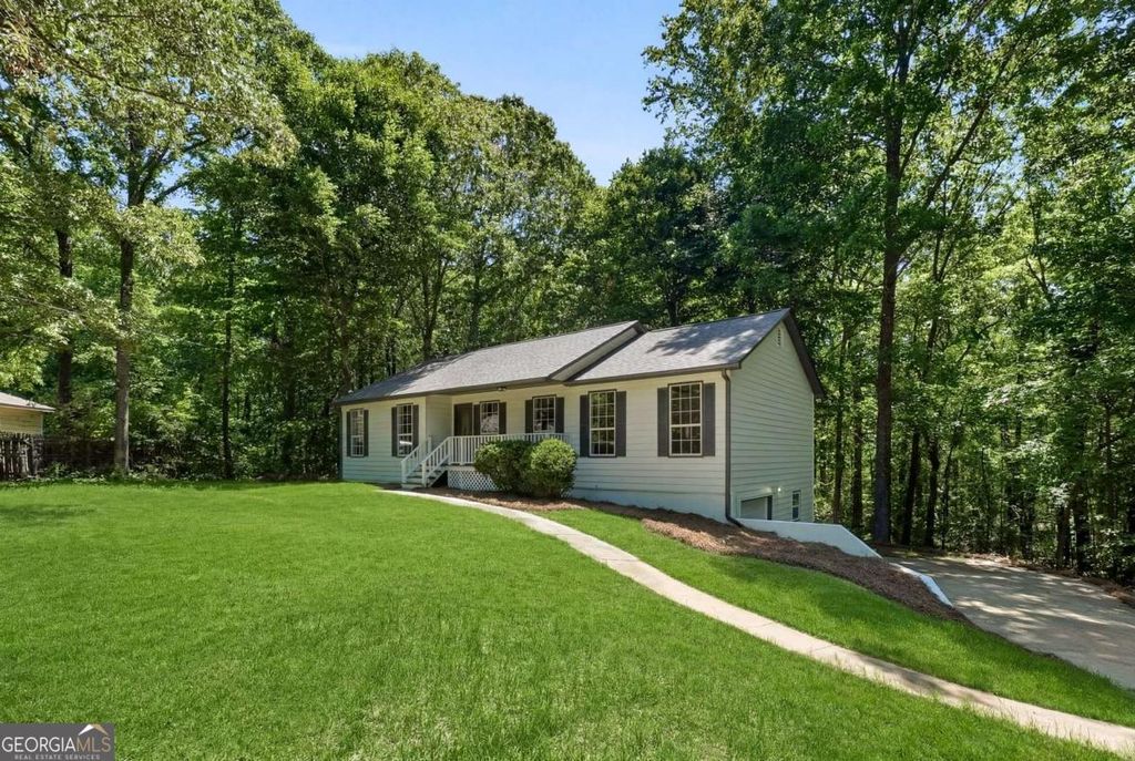Photo of 87 Harpers Place, Carrollton, GA 30117 (MLS # 10766243)