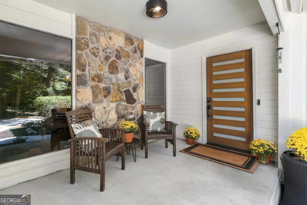 Photo of 200 Pitch Lake Lane, Roswell, GA 30076 (MLS # 10869328)