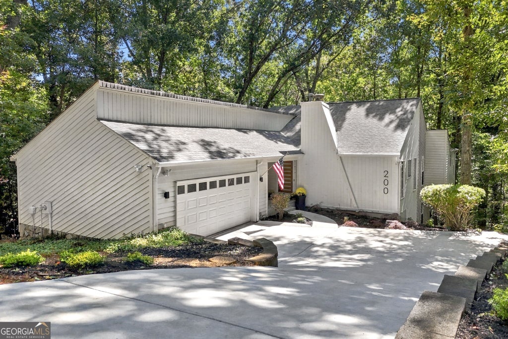 Photo of 200 Pitch Lake Lane, Roswell, GA 30076 (MLS # 10869328)