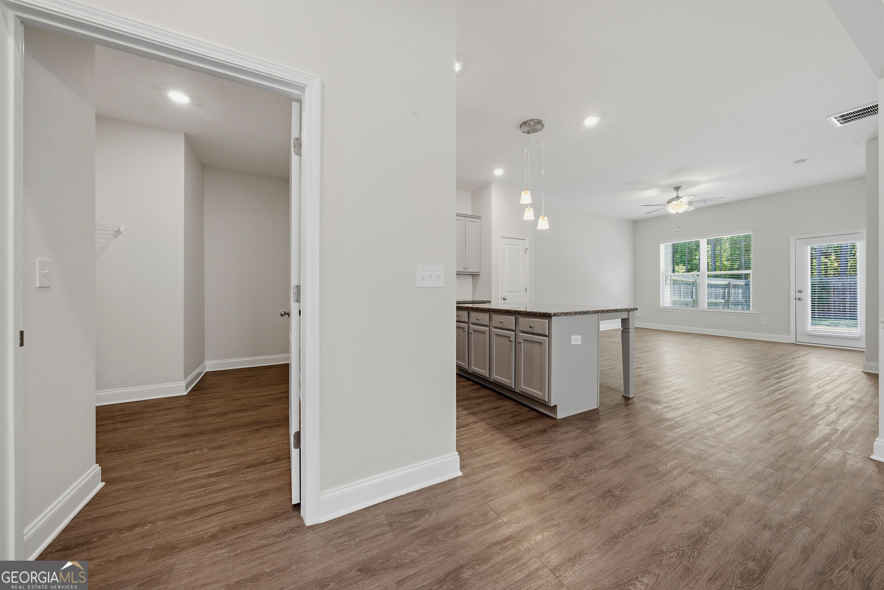 515 Vandenburg DR