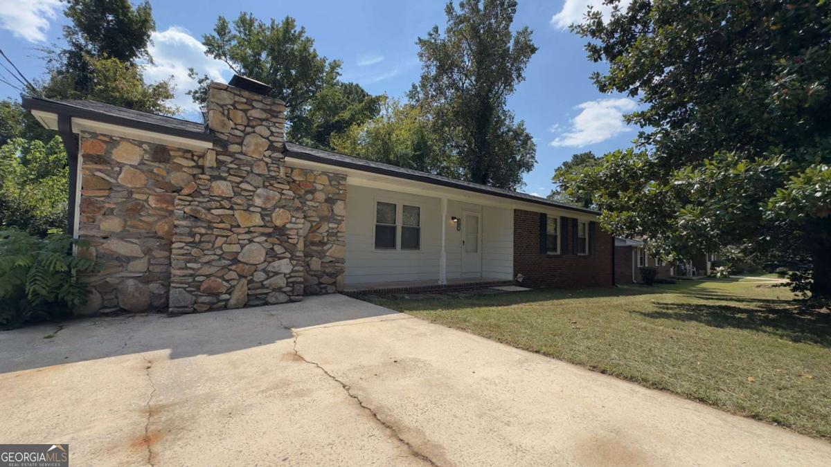 4105 Emerald Lake DR