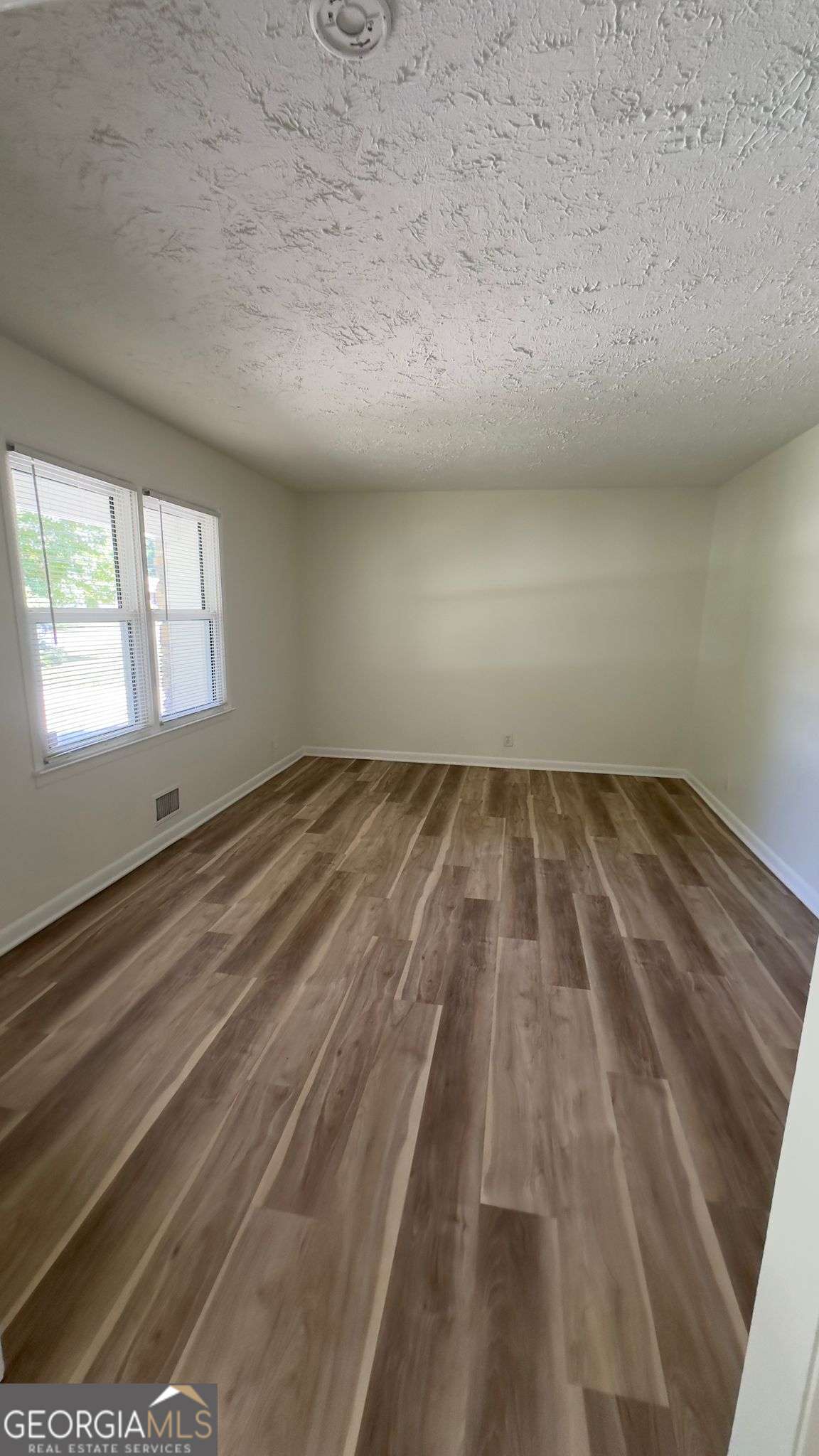 4105 Emerald Lake DR