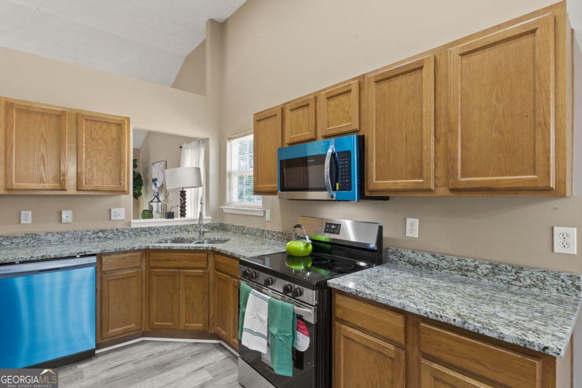 Summit The @ Eagles Landing - Residential