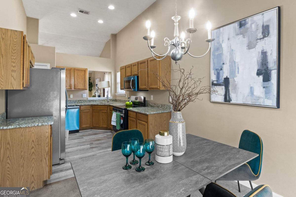 Summit The @ Eagles Landing - Residential