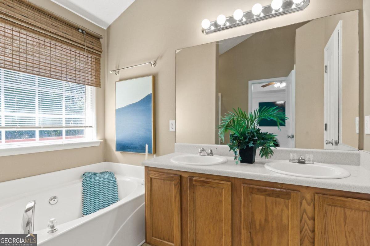 Summit The @ Eagles Landing - Residential