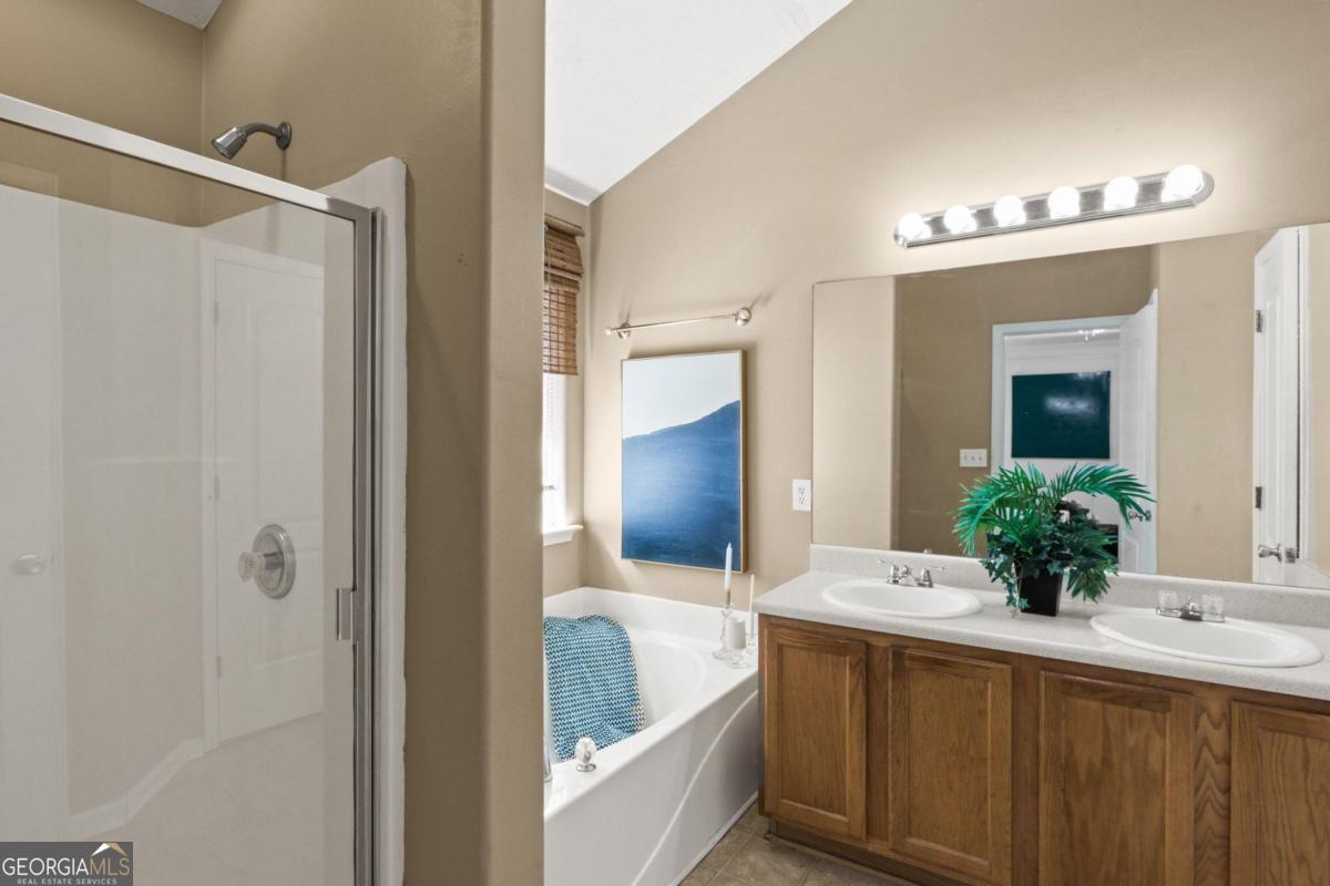 Summit The @ Eagles Landing - Residential